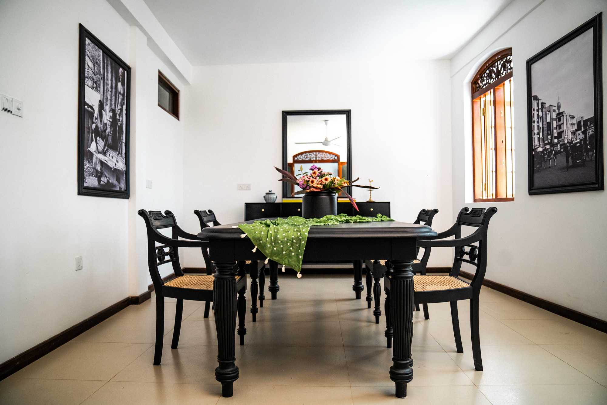 dining table in ign residence, hotel in colombo, suite in colombo, holiday in colombo, business hotel in colombo, private suite in colombo, private accommodation in colombo, private hotel in colombo
